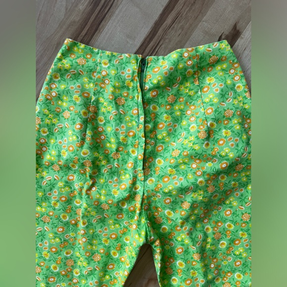 Vintage 60s Bright Green Hanndmade Floral Pants with Crochet Hem - Picture 7 of 9